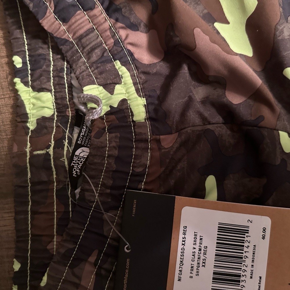 The North Face Camo Shorts - Picture 2 of 4
